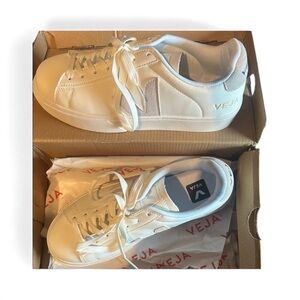 Veja Cream and White Sneakers/Extra White & Pumpkin/Mens 8/Women’s 10/NIB